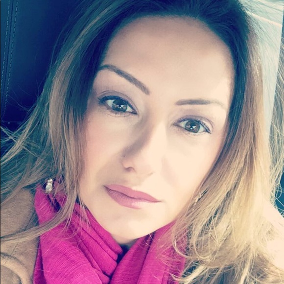 Meet your Posher, Daniela - Picture 2 of 2